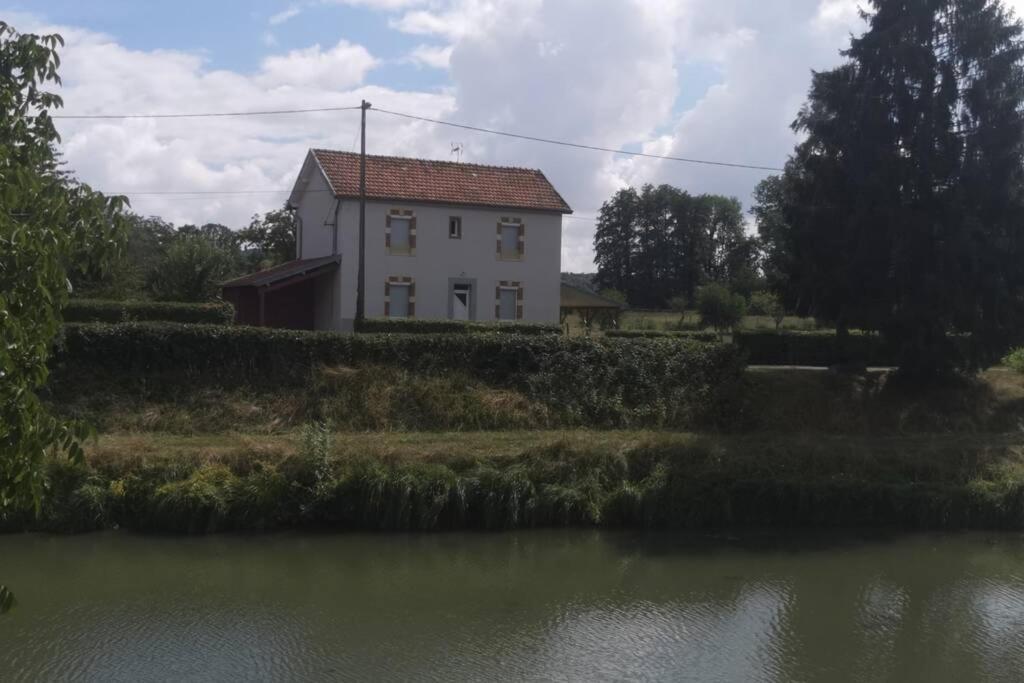 Au Bord De L'eau Hébergement de vacances