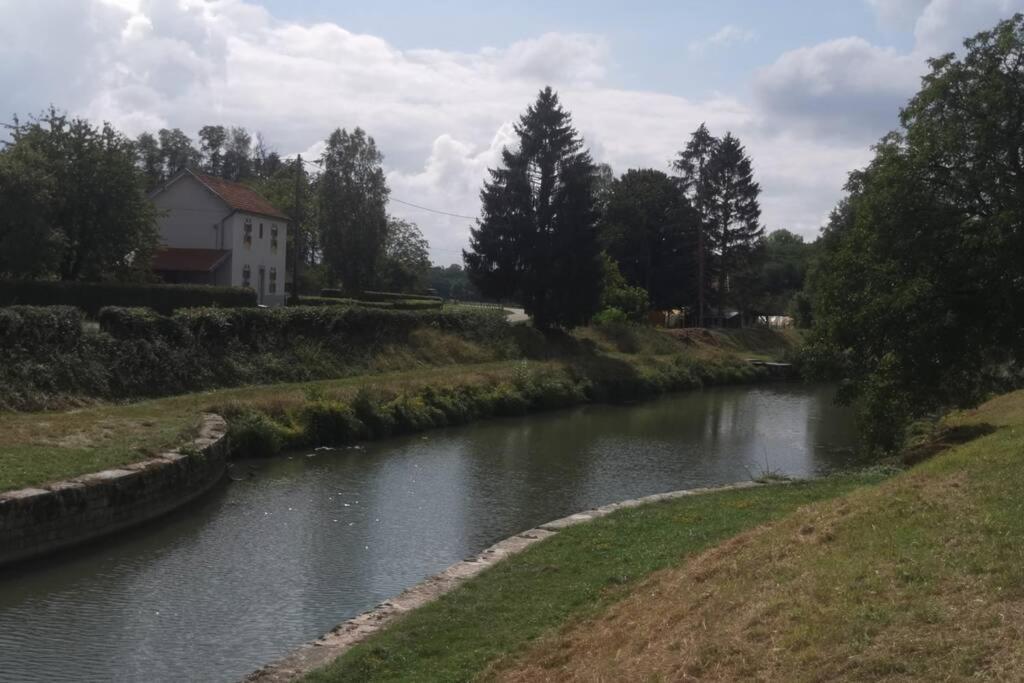 Au Bord De L'eau Hébergement de vacances *