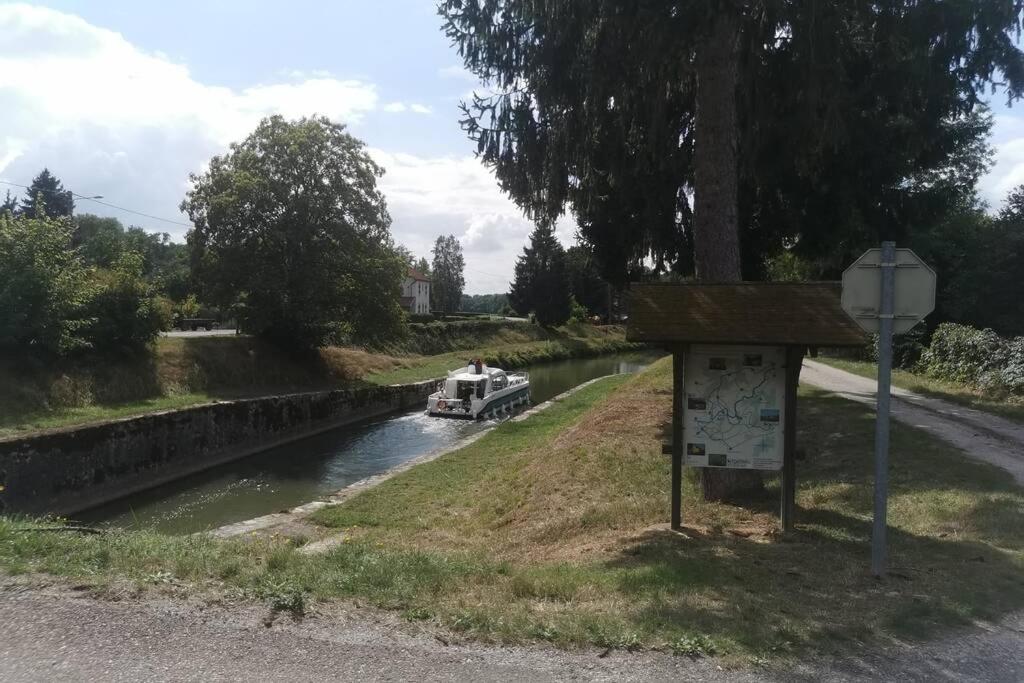 Au Bord De L'eau