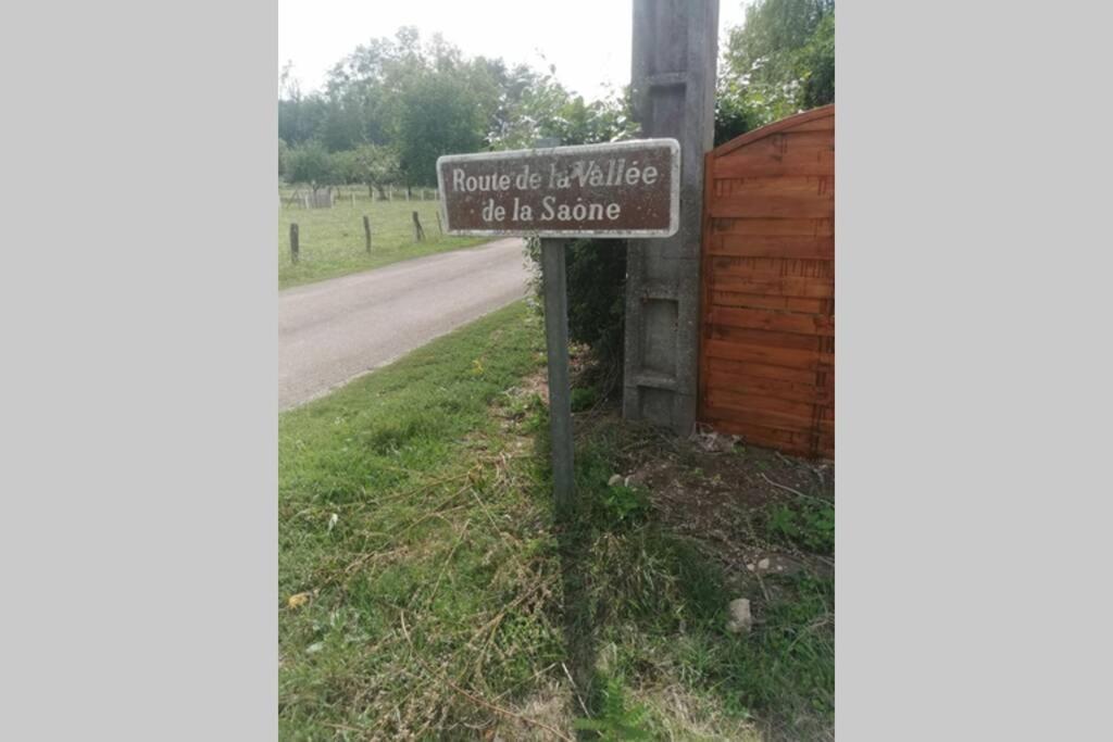 Au Bord De L'eau Charentenay